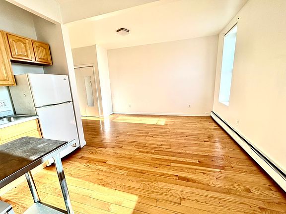 5th image of 201 E 118th St Unit 5F