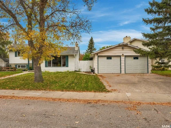59 Button Bay, Regina, SK S4T 7E2