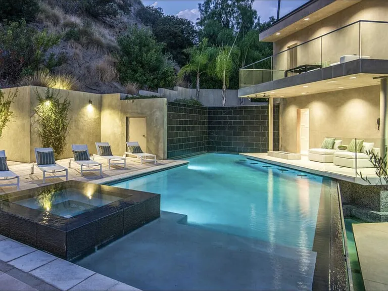 7801 Hillside Ave — Photo 4