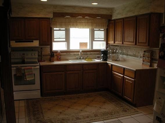 4th image of 2040 N 114th St