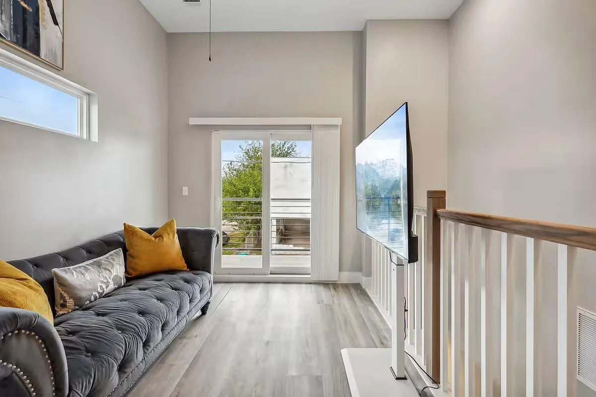 3 bed, 3.0 bath, 1475 sqft, $2,100 — Photo 1