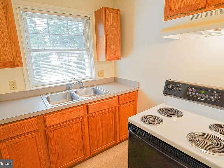 800 Travers St #5 — Photo 27