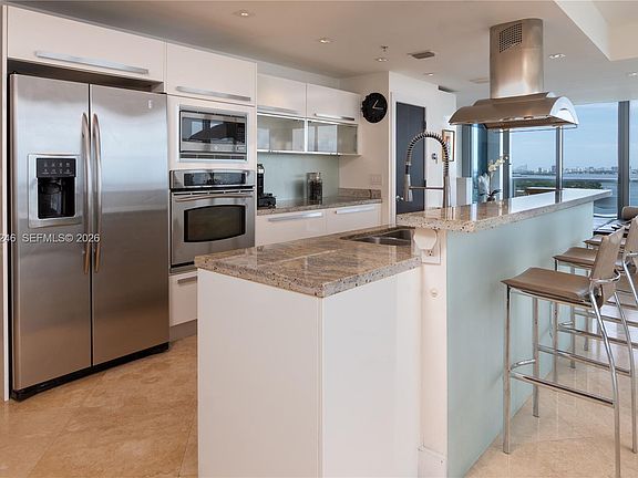3rd image of 601 NE 36th St APT 1412