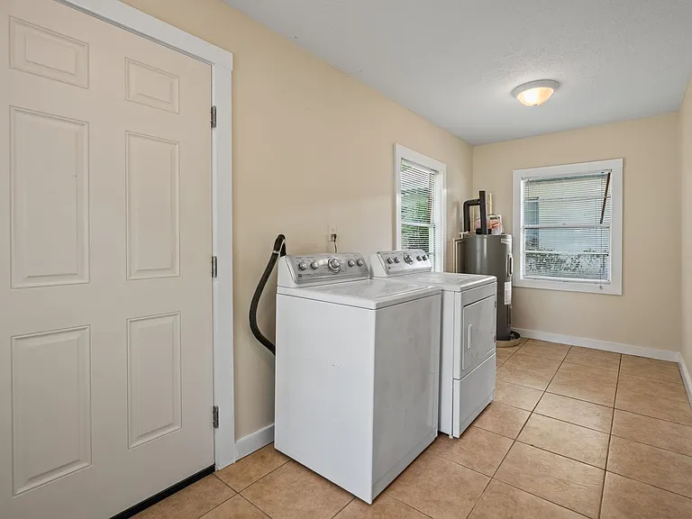 347 Lena St — Photo 18