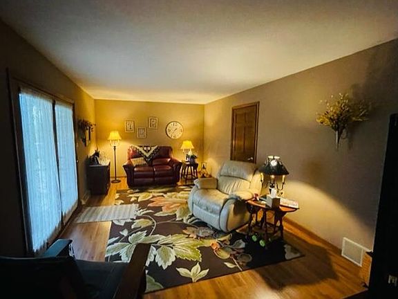 4th image of 415 Donovan Dr