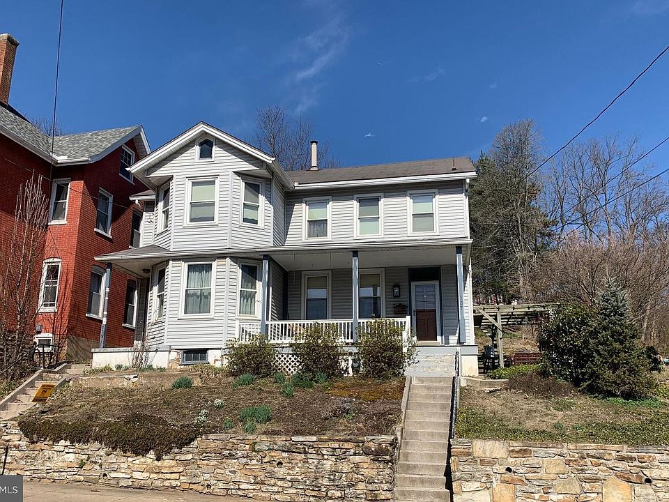 2nd image of 137 Main St