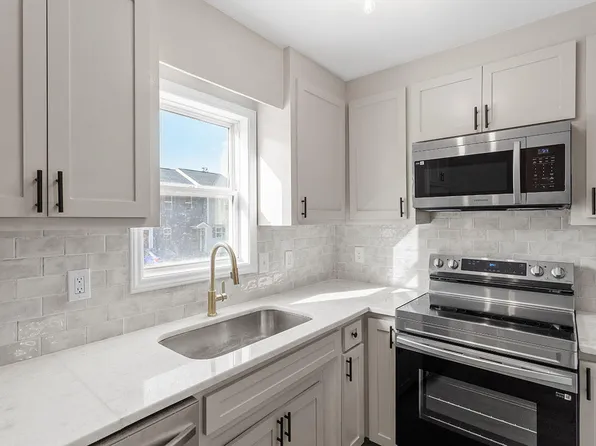 381 E Williams St, Angier, NC 27501