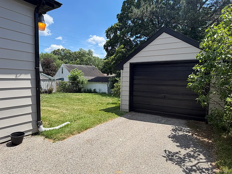 1447 Humbolt Ave — Photo 23