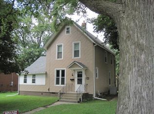 425 Barker Ave, Dixon, IL 61021