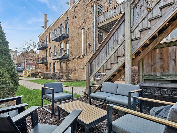 4th image of 1920 W Dickens Ave #1R