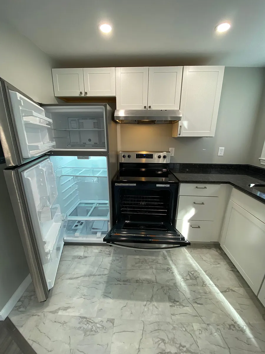 kitchen - 337 King Philip St #3
