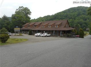 9189 State Highway 105 Hwy S, Banner Elk, NC 28604