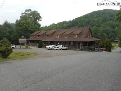 9189 NC Highway 105 South Highway, Banner Elk, NC, 28604