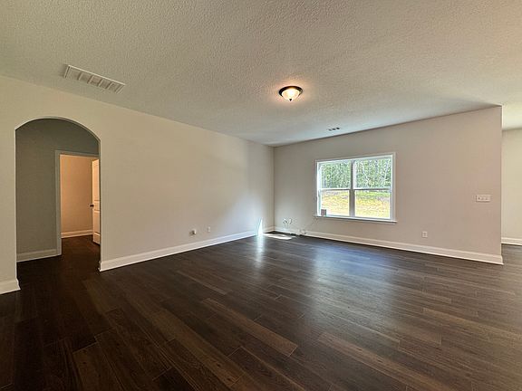 Living Room 18'7x 12'2