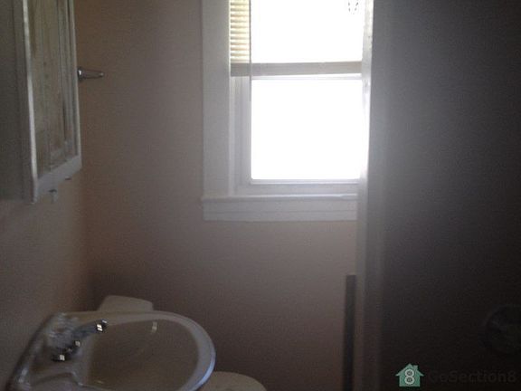 5th image of 413 Amy Ave