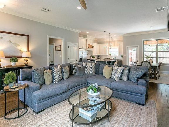 4th image of 1931 Sarah Ln #L