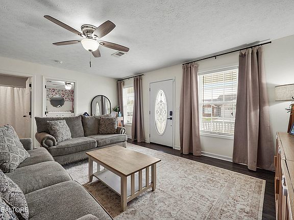 5th image of 1921 River Poppy Rd