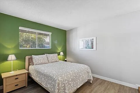 Bedroom 4: Comfy queen-size bed and adjoins to Bedroom 5 with door separator