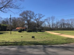 3621 Hogan Rd, Deatsville, AL 36022