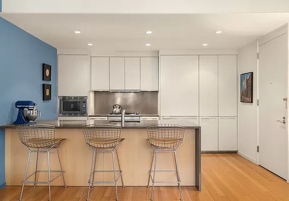 2nd image of 245 W 19th St APT 4N