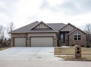 3786 W Stonehinge Dr, Springfield, MO 65807