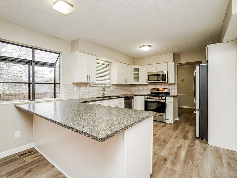 1658 Sandy Side Dr — Photo 8