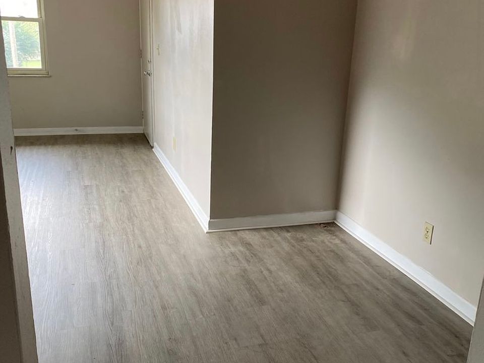 2nd image of 1315 Chardon Ct APT D