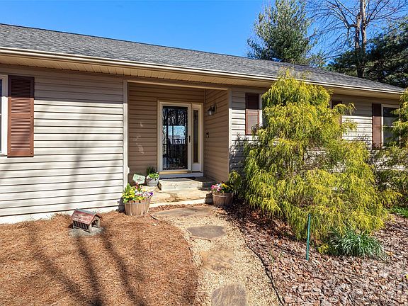 4th image of 405 Glen Echo Cir