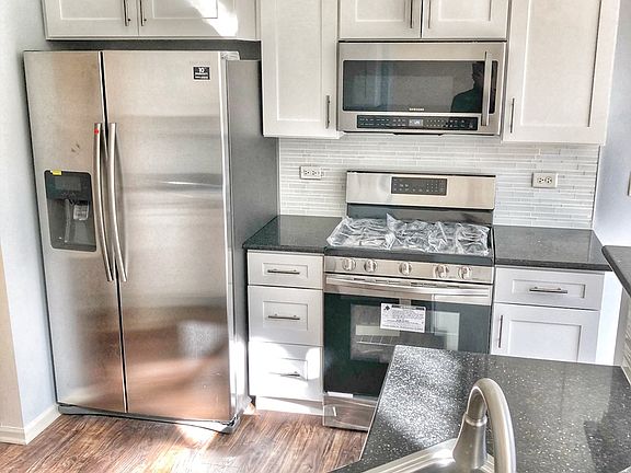 5th image of 955 Kensington Dr #8-B1