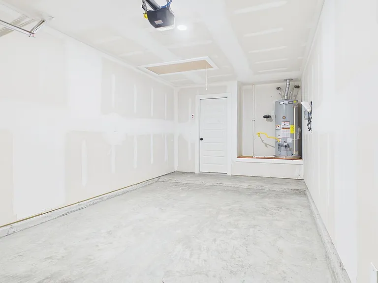 8911 Hockley St — Photo 22