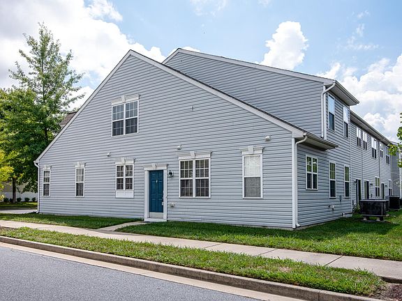 3rd image of 301 Araminta Pl