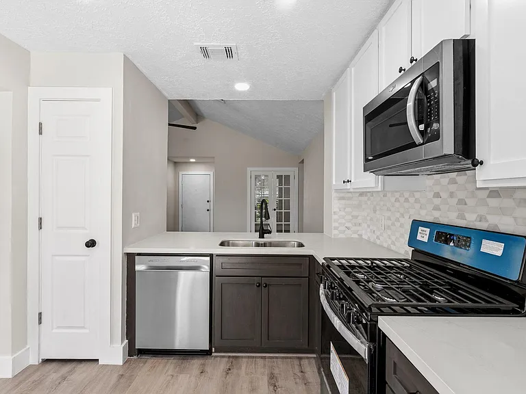3535 Nutwood Ln — Photo 11