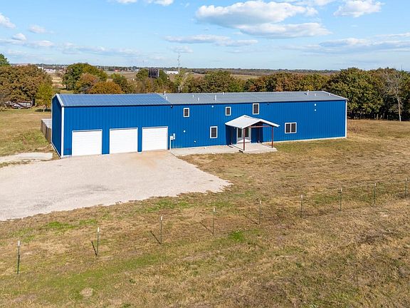3rd image of 915 Ole Ambrose Rd