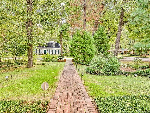 3rd image of 1748 Croom Dr