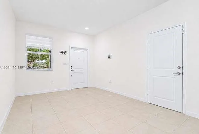 Keys Gate Residential — Photo 2