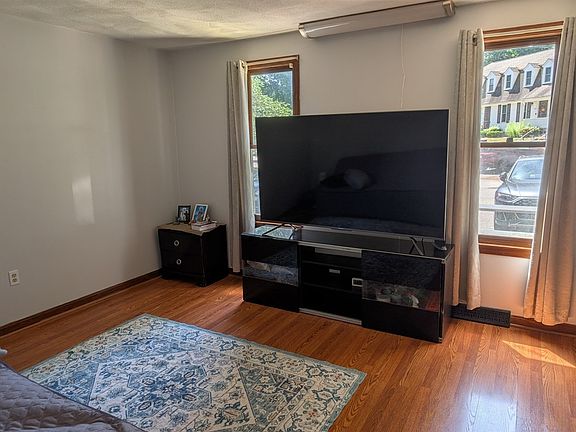 5th image of 215 Wellman Ave #215