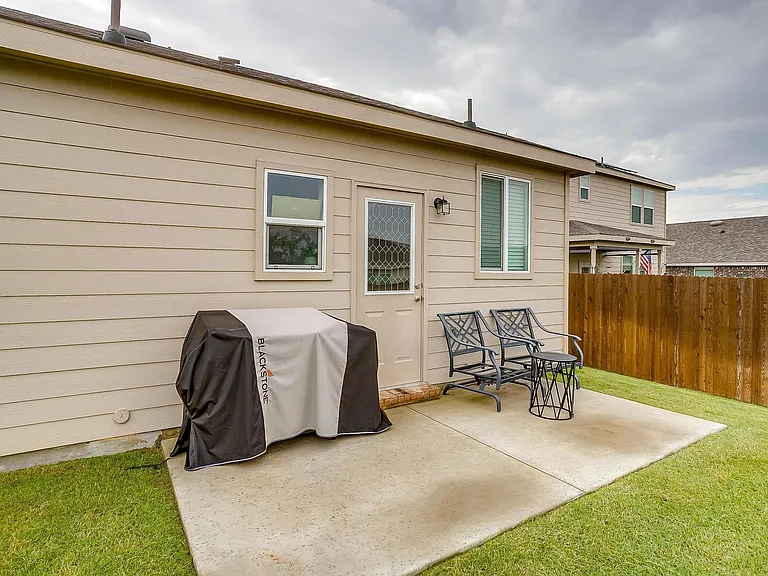 8144 Branch Hollow Trl — Photo 29
