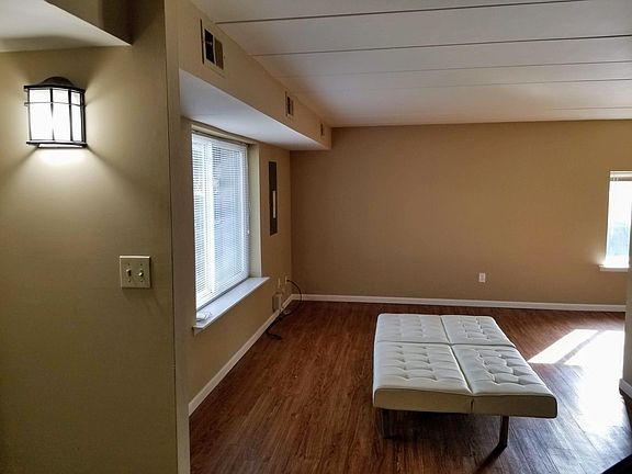 ENTRY WAY-LIVING ROOM