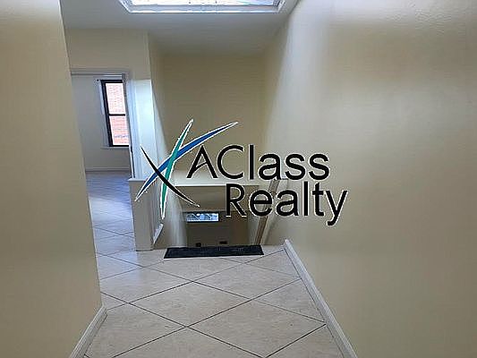 4th image of 31-13 Ditmars Blvd #1D