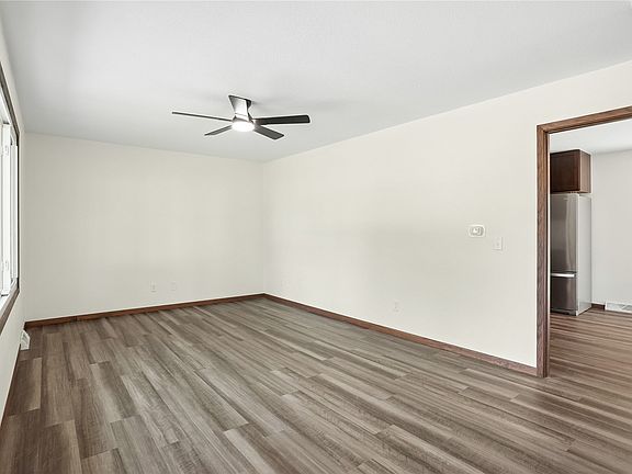4th image of 419 E 4th St