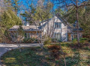 8 Beaver Lake Hts, Asheville, NC 28804