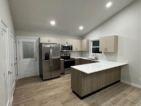 4th image of 1408 E Iris Ave