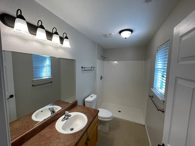 1116 N 7th Ave — Photo 8