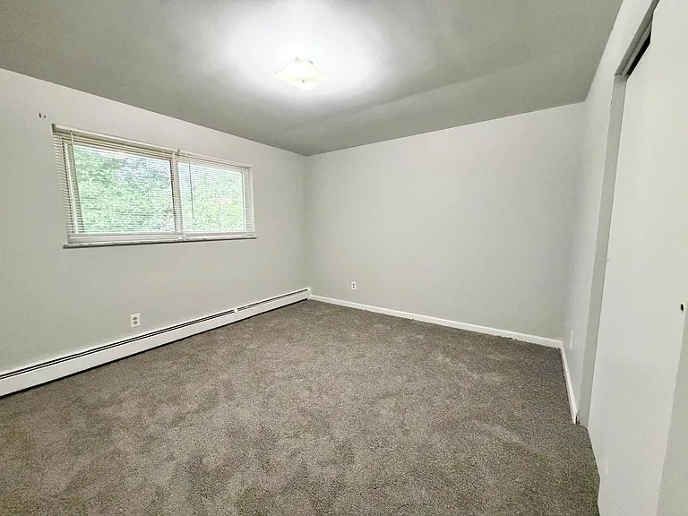 Clovernook Chateau Apartments — Photo 11