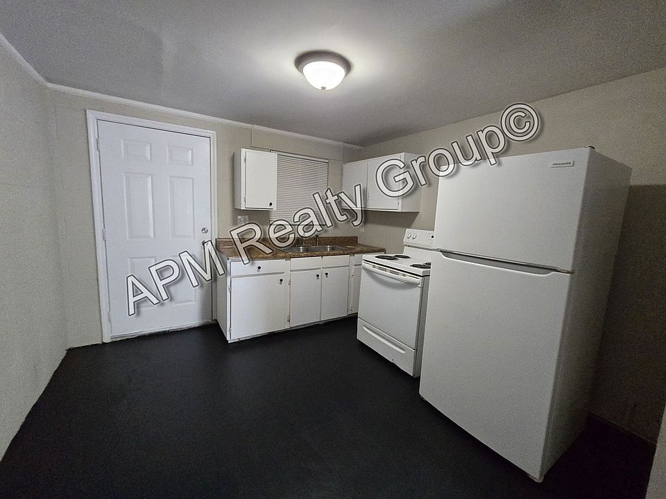 1st image of 2715A Howell Ave
