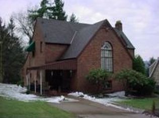 34 Oakmont Rd, Wheeling, WV 26003