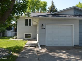 1924 23rd Ave S, Grand Forks, ND 58201