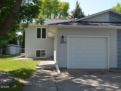 1924 23rd Ave S, Grand Forks, ND, 58201