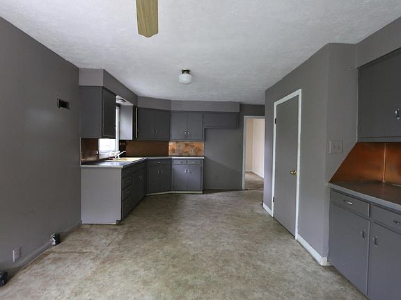 2nd image of 424 Cedar St
