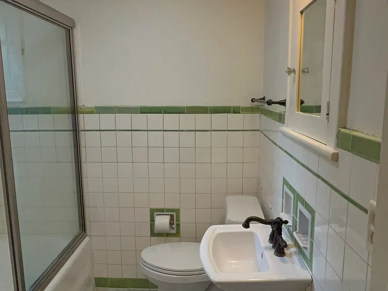 440 W 44th St — Photo 12